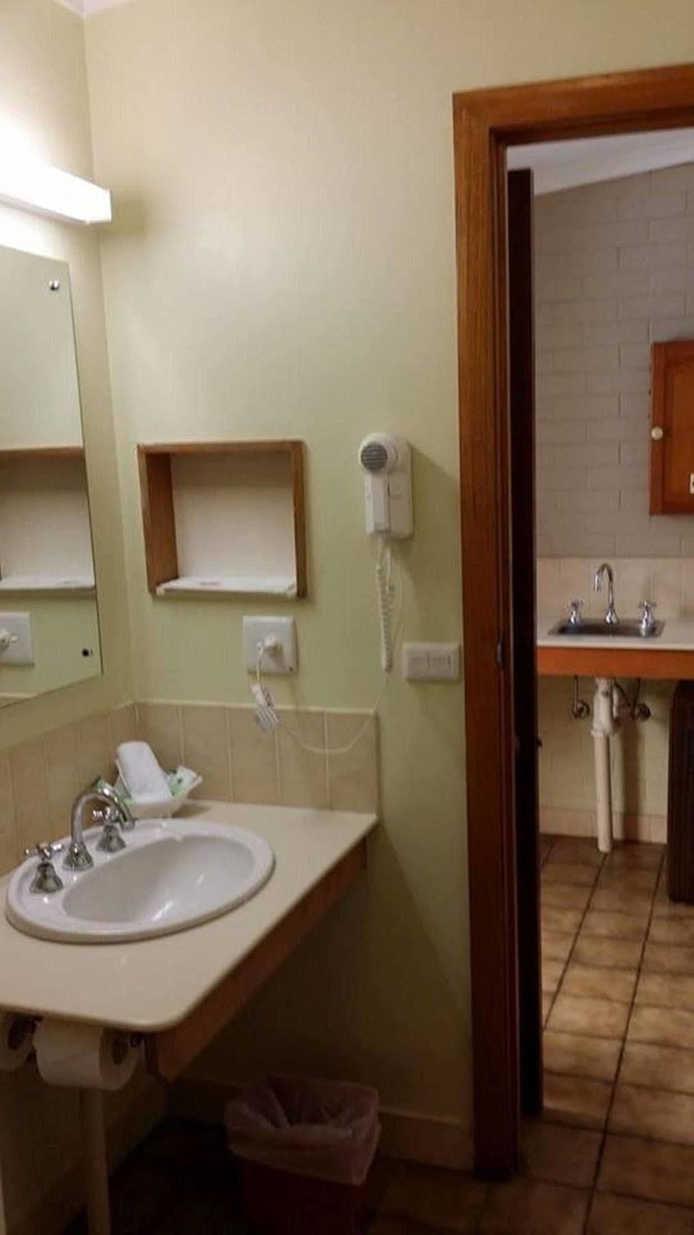 Elm Court Motel Албъри Екстериор снимка